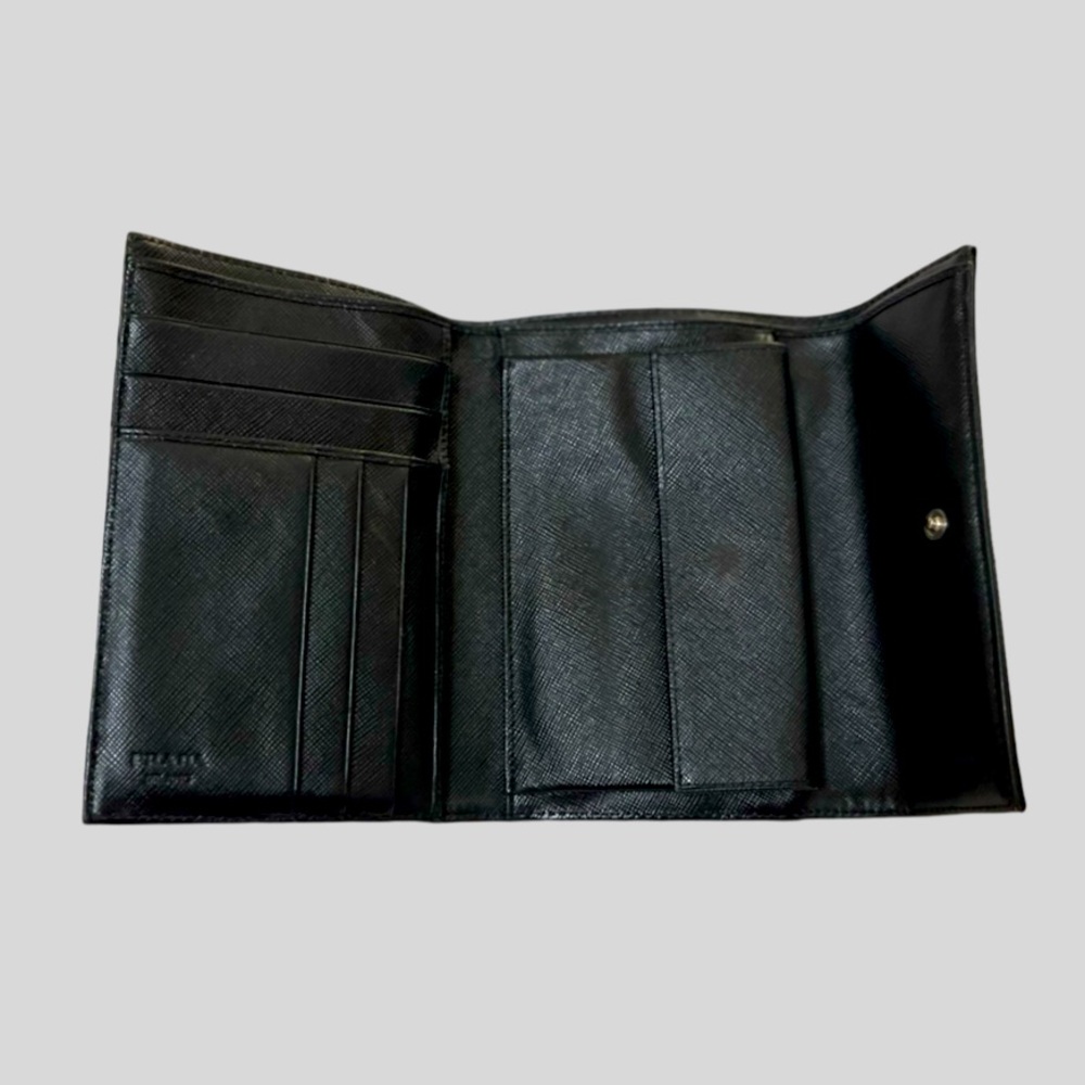 Prada wallet with iconic triangle logo. Nylon exterior Made in Italy Milano - Picture 7 of 10